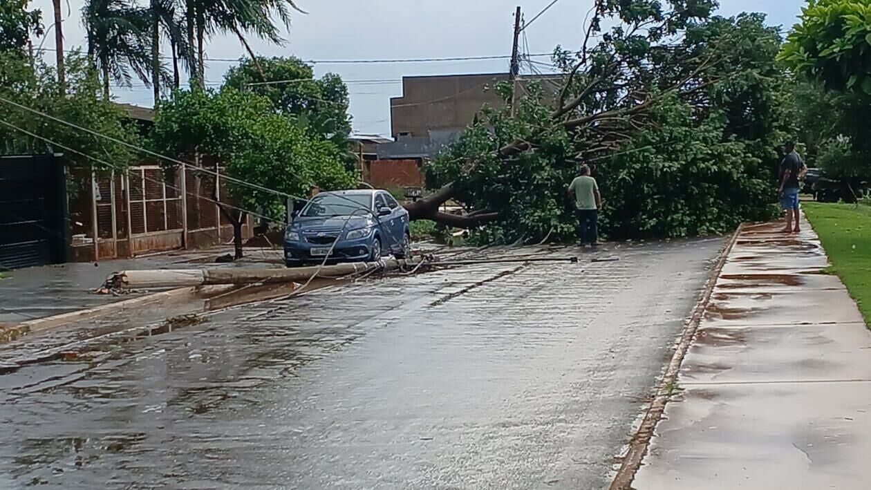 Imagem de compartilhamento para o artigo Chuva forte provoca alagamentos e falta de energia em Chapadão do Sul da MS Todo dia